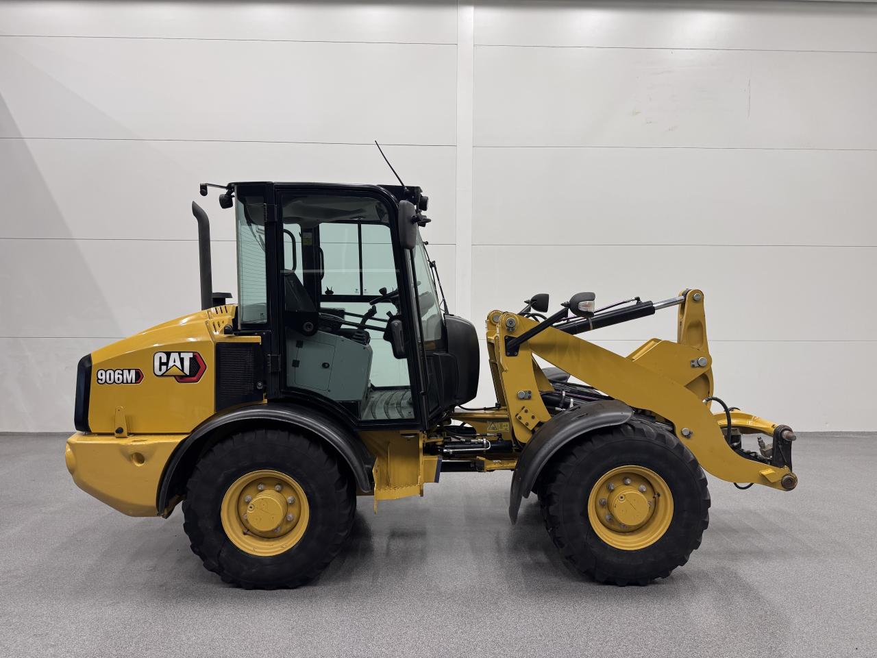 Cat 906M med nya redsakp