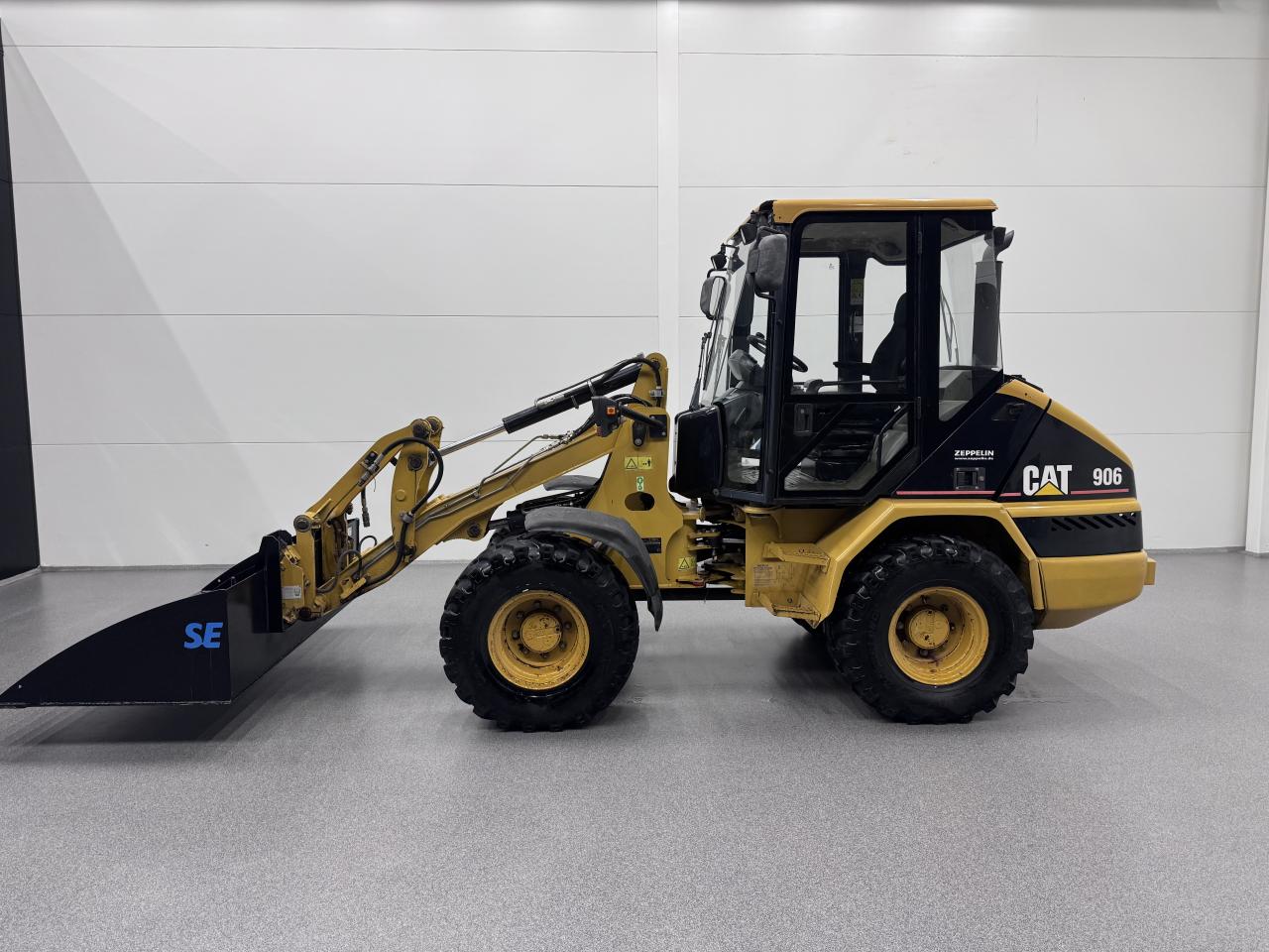Cat 906